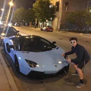 Meet your Posher, Ari